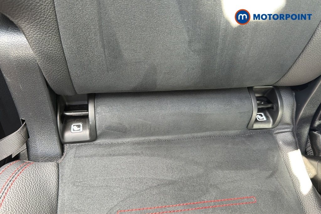 Mercedes-Benz GLB Amg Line Automatic Petrol SUV - Stock Number (1652772) - 27th supplementary image