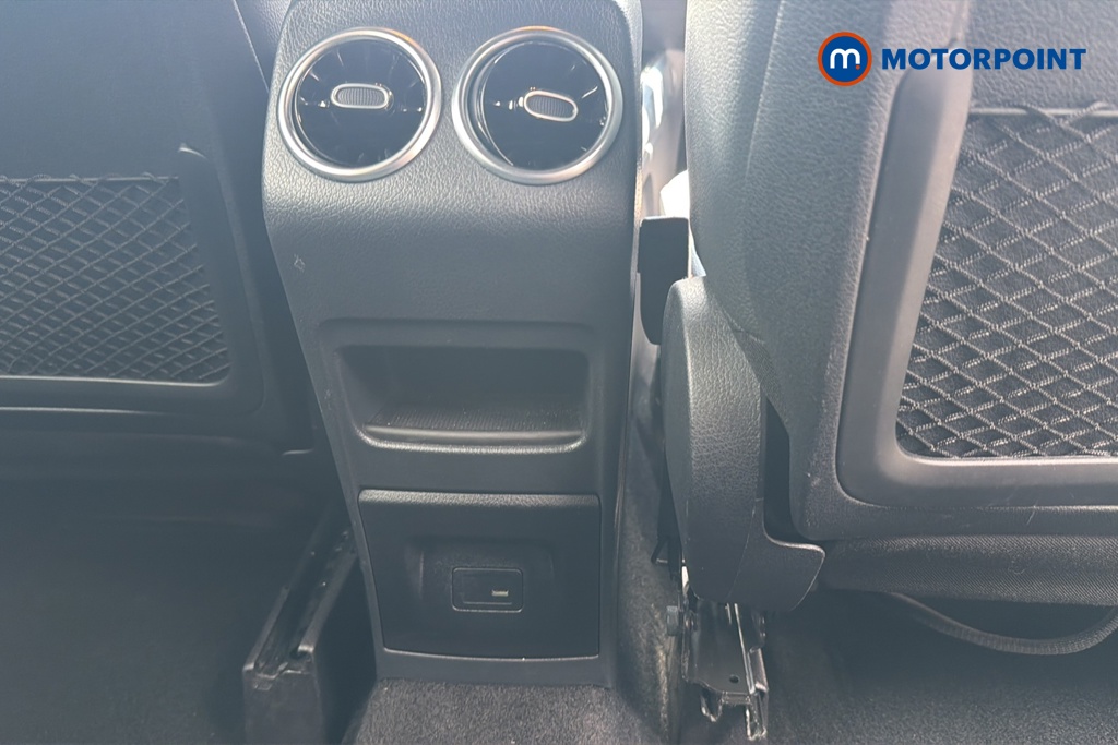 Mercedes-Benz GLB Amg Line Automatic Petrol SUV - Stock Number (1652772) - 28th supplementary image