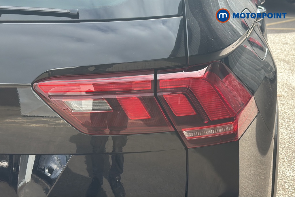 Volkswagen Tiguan R-Line Automatic Petrol SUV - Stock Number (1652799) - 36th supplementary image