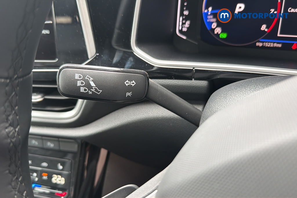 Volkswagen T-Roc R-Line Automatic Petrol SUV - Stock Number (1652811) - 5th supplementary image