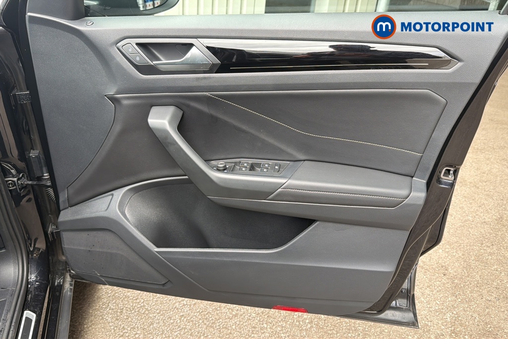 Volkswagen T-Roc R-Line Automatic Petrol SUV - Stock Number (1652811) - 18th supplementary image