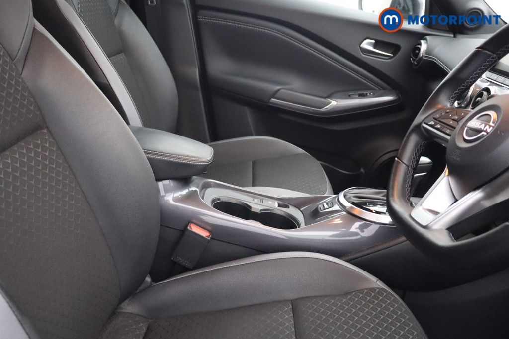 Nissan Juke N-Connecta Automatic Petrol SUV - Stock Number (1652395) - 13th supplementary image
