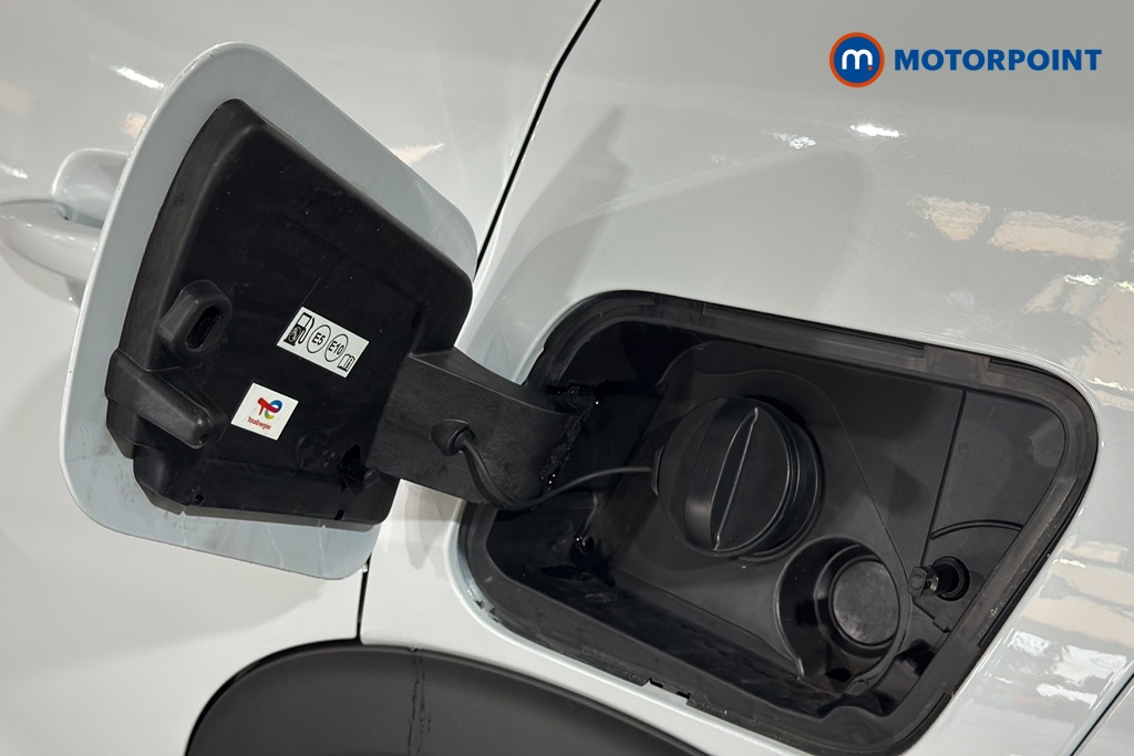 Peugeot 2008 Allure Manual Petrol SUV - Stock Number (1624948) - 41st supplementary image