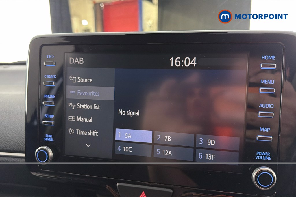 Toyota Yaris Design Automatic Petrol-Electric Hybrid Hatchback - Stock Number (1644272) - 9th supplementary image