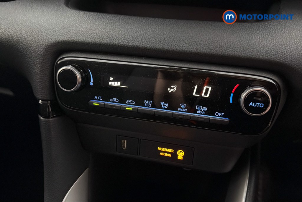Toyota Yaris Design Automatic Petrol-Electric Hybrid Hatchback - Stock Number (1644272) - 12th supplementary image