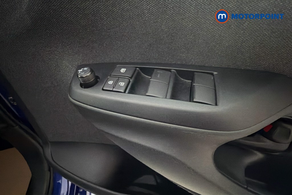 Toyota Yaris Design Automatic Petrol-Electric Hybrid Hatchback - Stock Number (1644272) - 20th supplementary image