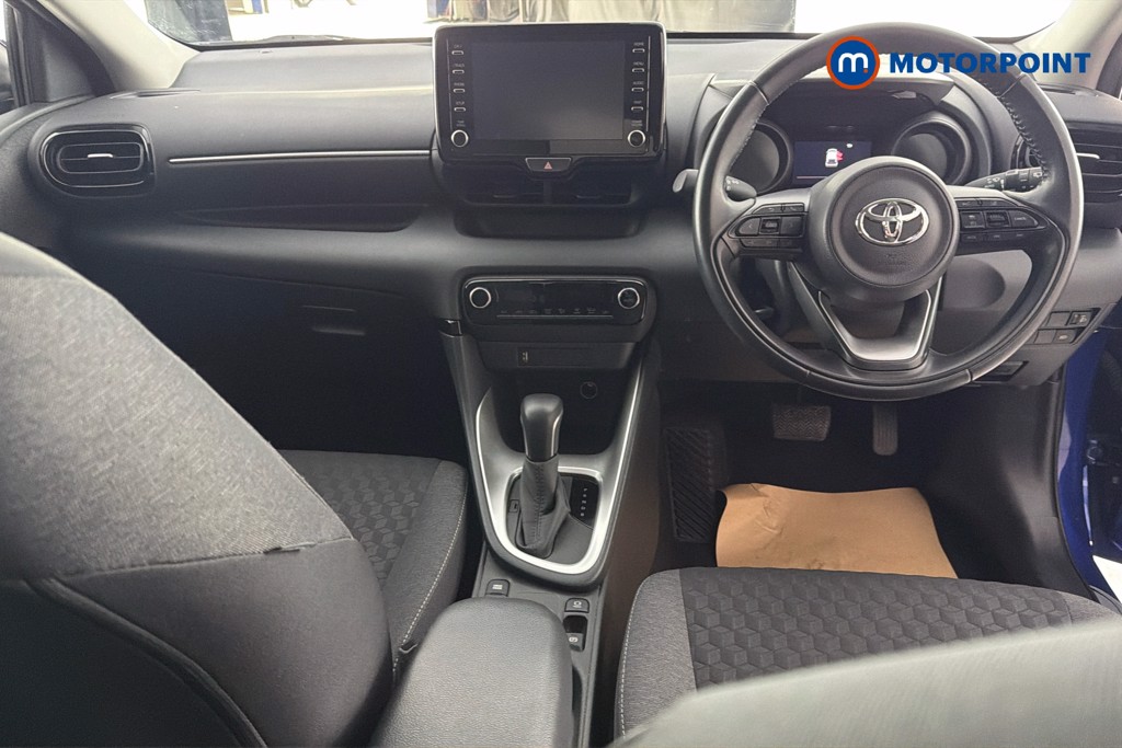 Toyota Yaris Design Automatic Petrol-Electric Hybrid Hatchback - Stock Number (1644272) - 1st supplementary image
