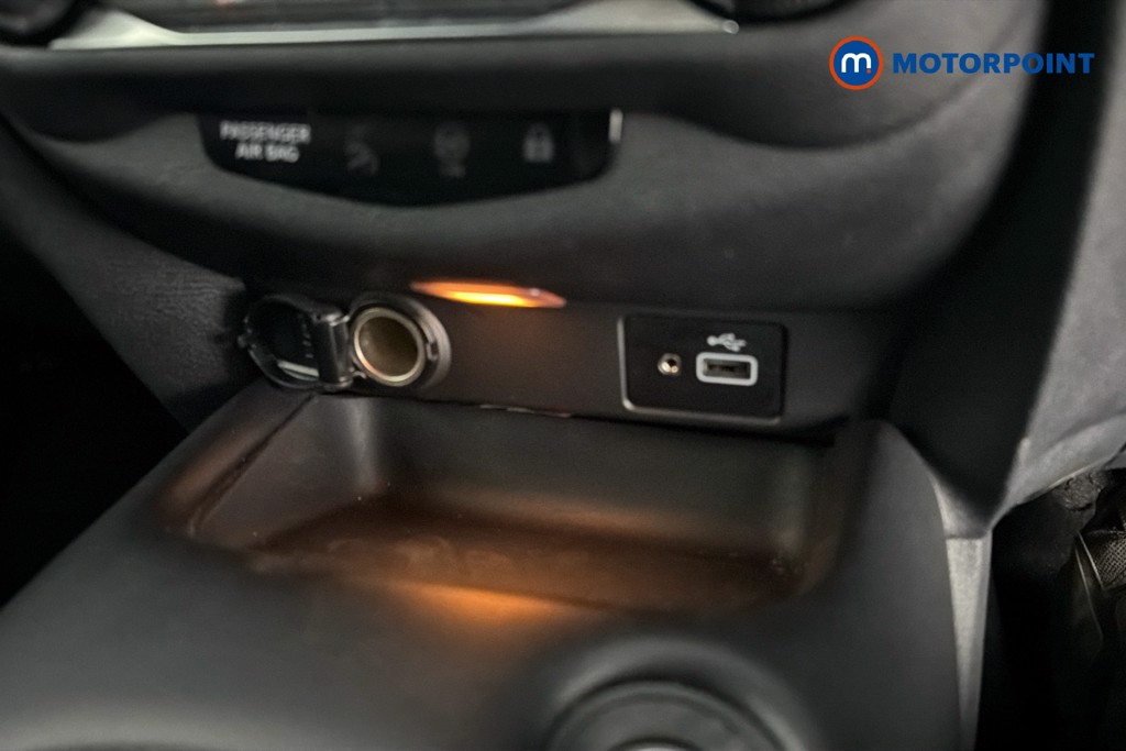 Nissan Juke N-Connecta Manual Petrol SUV - Stock Number (1644611) - 17th supplementary image