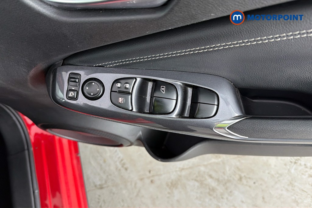 Nissan Juke N-Connecta Manual Petrol SUV - Stock Number (1644611) - 20th supplementary image