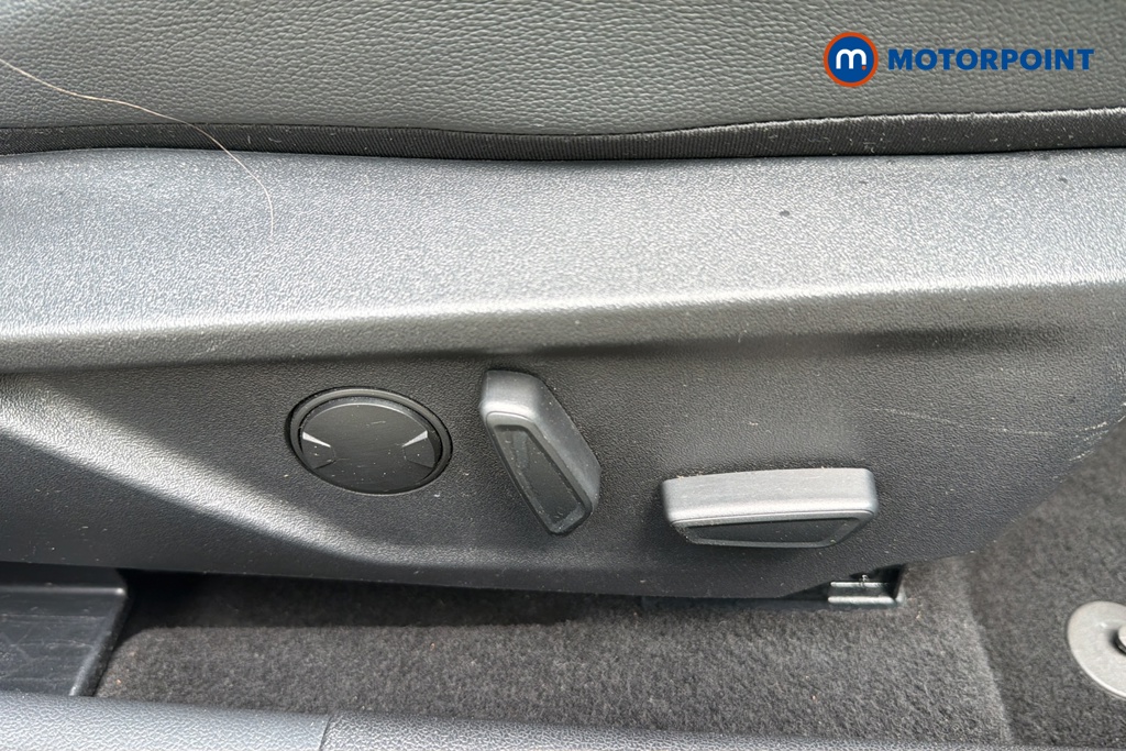 Ford Focus St-Line X Manual Petrol Hatchback - Stock Number (1646516) - 23rd supplementary image