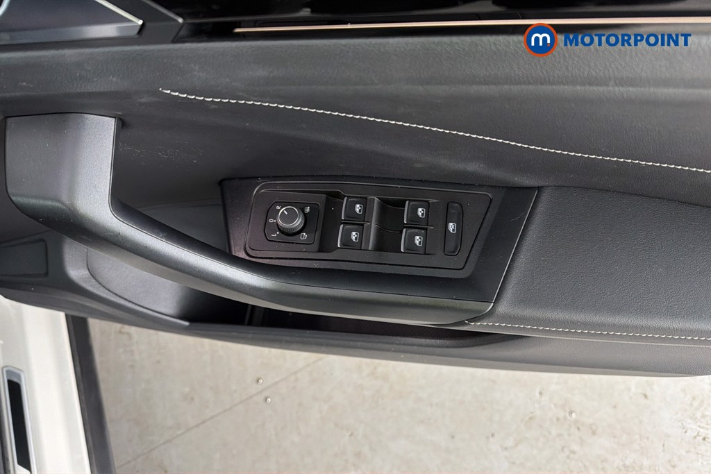 Volkswagen T-Roc R-Line Manual Petrol SUV - Stock Number (1649712) - 20th supplementary image