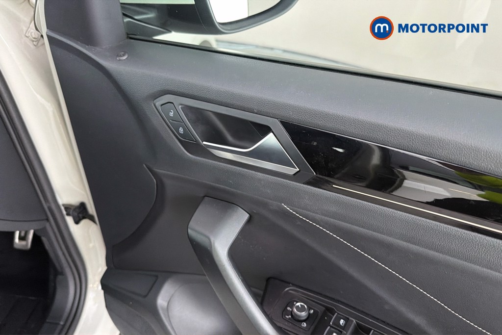 Volkswagen T-Roc R-Line Manual Petrol SUV - Stock Number (1649712) - 42nd supplementary image