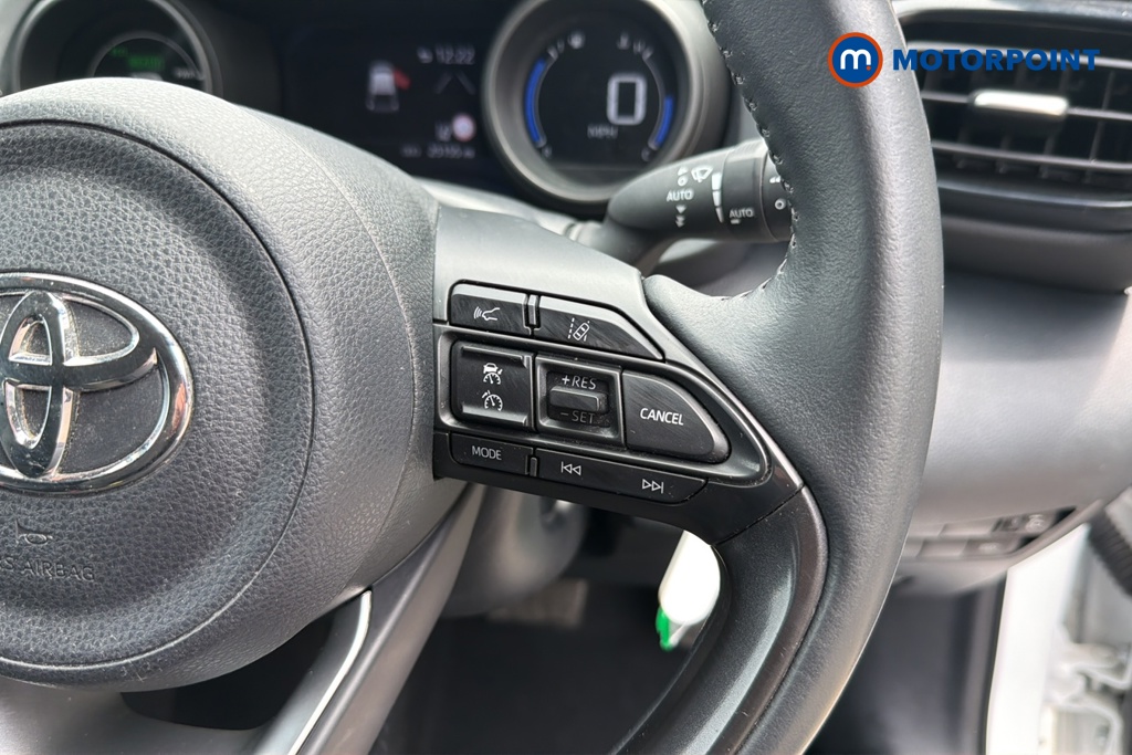 Toyota Yaris Design Automatic Petrol-Electric Hybrid Hatchback - Stock Number (1650686) - 3rd supplementary image
