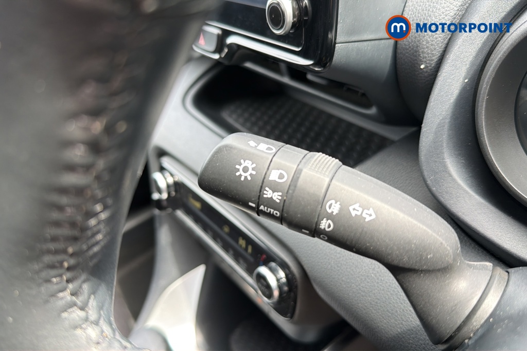 Toyota Yaris Design Automatic Petrol-Electric Hybrid Hatchback - Stock Number (1650686) - 5th supplementary image