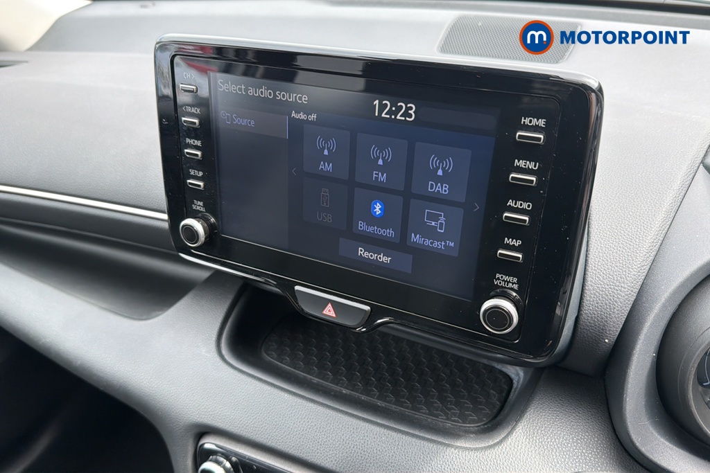 Toyota Yaris Design Automatic Petrol-Electric Hybrid Hatchback - Stock Number (1650686) - 8th supplementary image