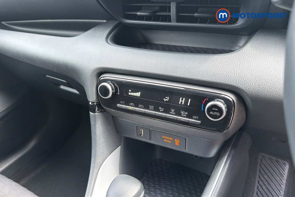 Toyota Yaris Design Automatic Petrol-Electric Hybrid Hatchback - Stock Number (1650686) - 12th supplementary image