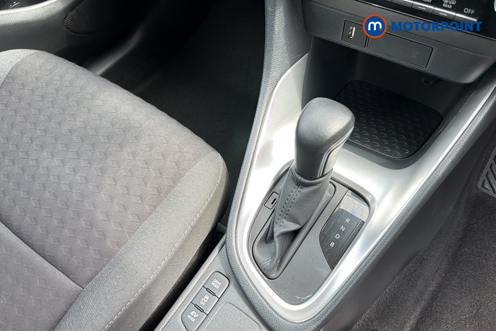 Toyota Yaris Design Automatic Petrol-Electric Hybrid Hatchback - Stock Number (1650686) - 15th supplementary image