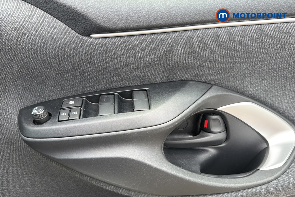 Toyota Yaris Design Automatic Petrol-Electric Hybrid Hatchback - Stock Number (1650686) - 19th supplementary image
