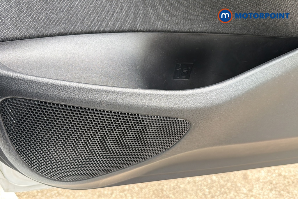 Toyota Yaris Design Automatic Petrol-Electric Hybrid Hatchback - Stock Number (1650686) - 21st supplementary image