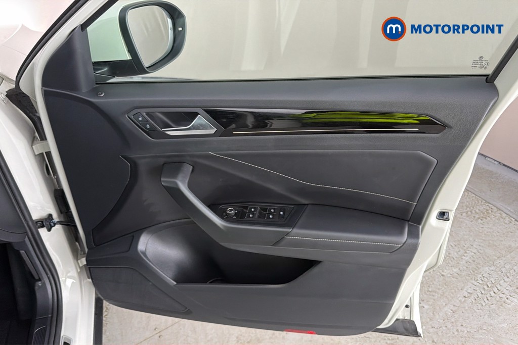 Volkswagen T-Roc R-Line Manual Petrol SUV - Stock Number (1650760) - 19th supplementary image