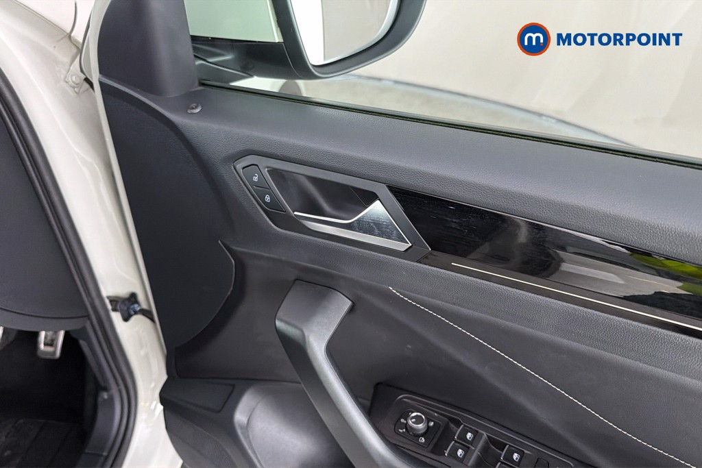 Volkswagen T-Roc R-Line Manual Petrol SUV - Stock Number (1650760) - 42nd supplementary image
