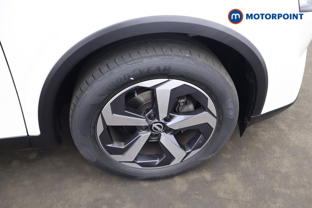 Nissan Qashqai N-Connecta Manual Petrol SUV - Stock Number (1651278) - 4th supplementary image