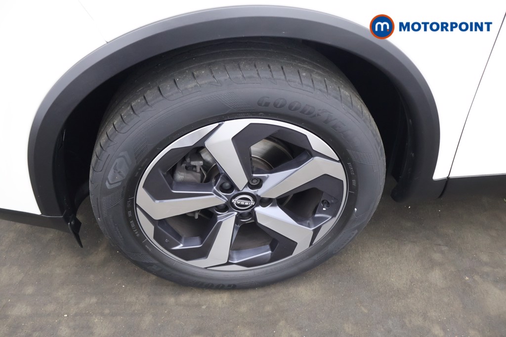 Nissan Qashqai N-Connecta Manual Petrol SUV - Stock Number (1651278) - 1st supplementary image