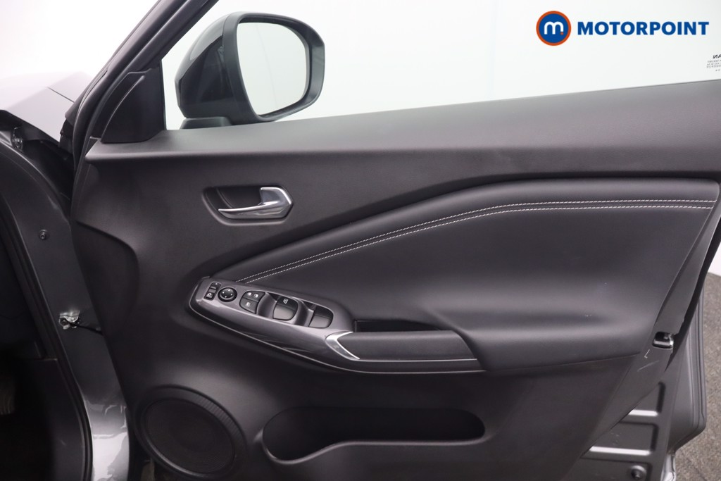 Nissan Juke N-Connecta Automatic Petrol SUV - Stock Number (1652383) - 11th supplementary image