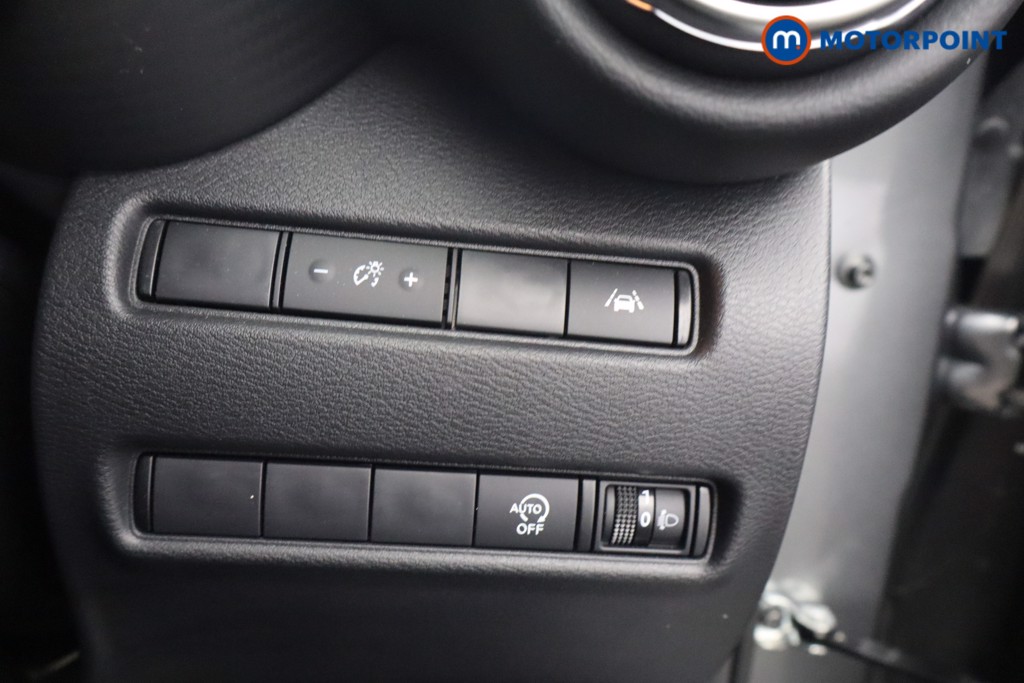 Nissan Juke N-Connecta Automatic Petrol SUV - Stock Number (1652383) - 14th supplementary image
