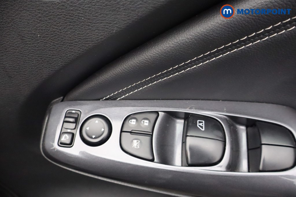 Nissan Juke N-Connecta Automatic Petrol SUV - Stock Number (1652394) - 12th supplementary image