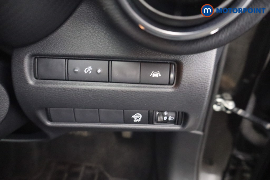 Nissan Juke N-Connecta Automatic Petrol SUV - Stock Number (1652394) - 14th supplementary image