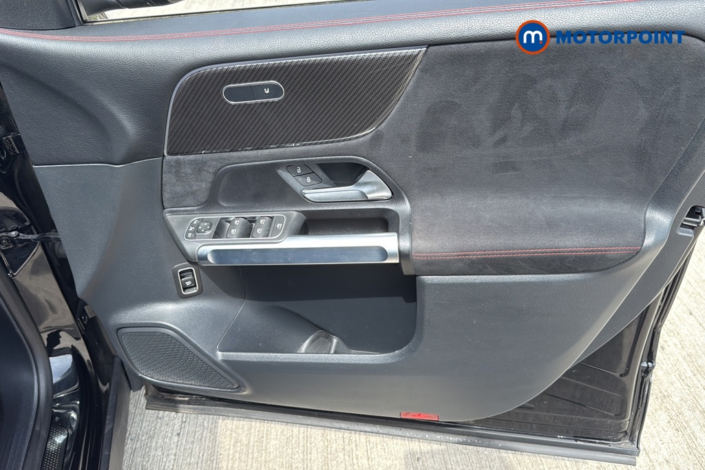 Mercedes-Benz GLB Amg Line Automatic Petrol SUV - Stock Number (1653459) - 18th supplementary image