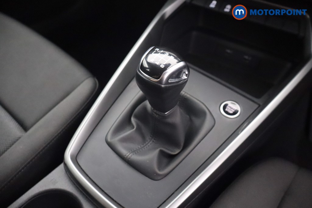 Audi A3 Technik Manual Petrol Hatchback - Stock Number (1597177) - 4th supplementary image