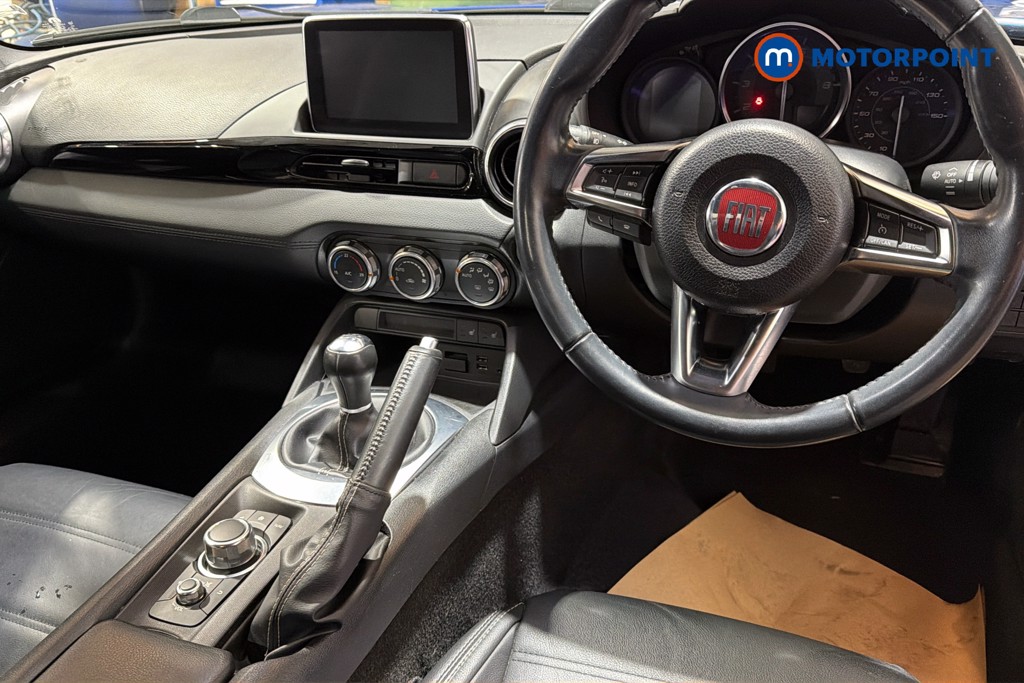 Fiat 124 Spider Lusso Plus Manual Petrol Convertible - Stock Number (1635411) - 1st supplementary image