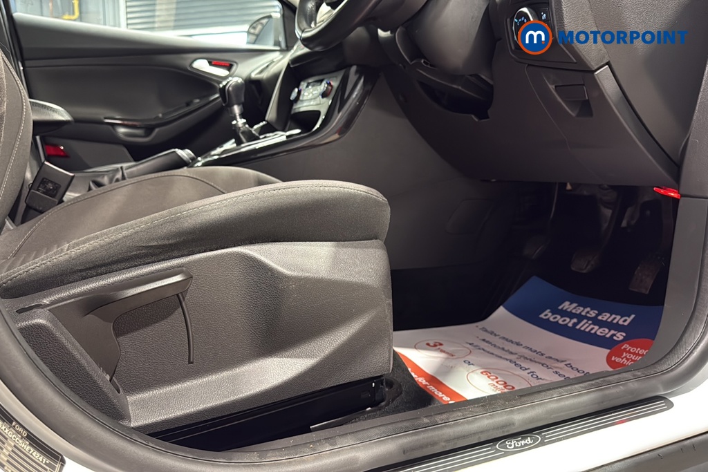 Ford Focus Titanium Manual Petrol Hatchback - Stock Number (1638832) - 24th supplementary image