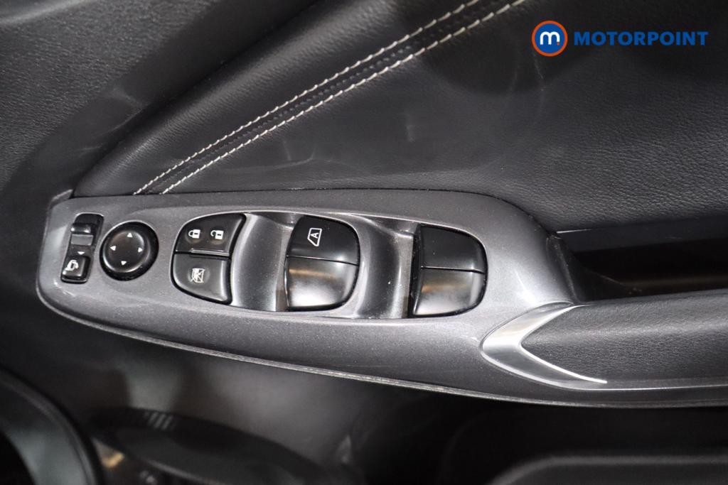 Nissan Juke N-Connecta Manual Petrol SUV - Stock Number (1642360) - 11th supplementary image