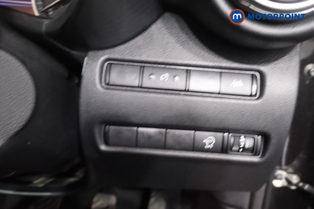 Nissan Juke N-Connecta Manual Petrol SUV - Stock Number (1642360) - 13th supplementary image