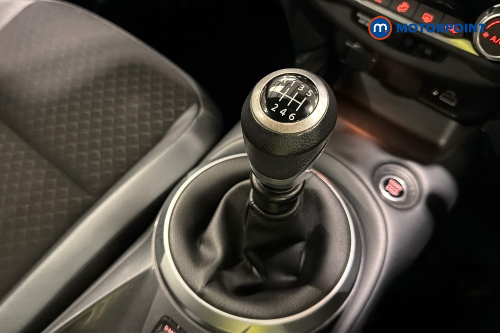 Nissan Juke N-Connecta Manual Petrol SUV - Stock Number (1645350) - 15th supplementary image