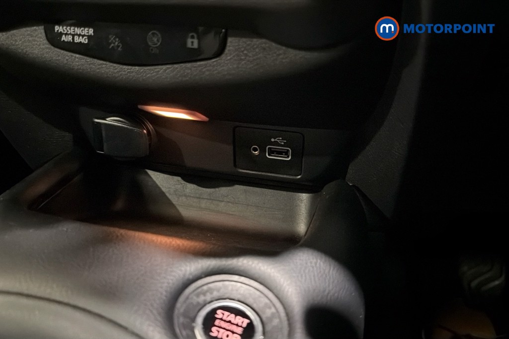 Nissan Juke N-Connecta Manual Petrol SUV - Stock Number (1645350) - 17th supplementary image