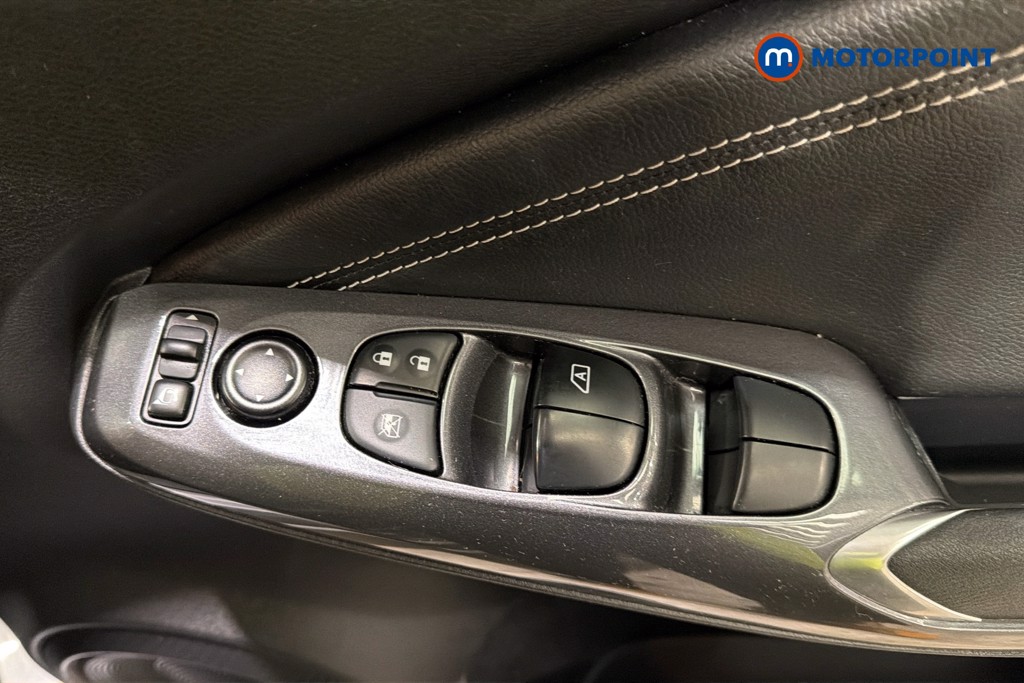 Nissan Juke N-Connecta Manual Petrol SUV - Stock Number (1645350) - 20th supplementary image