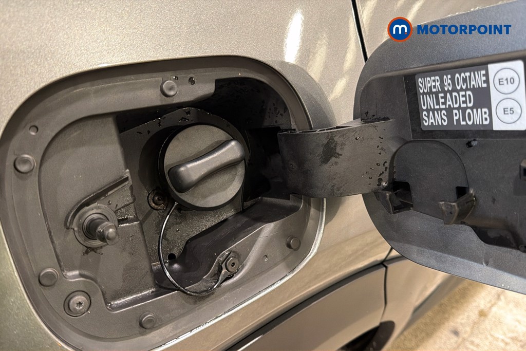 Nissan Juke N-Connecta Manual Petrol SUV - Stock Number (1645350) - 41st supplementary image