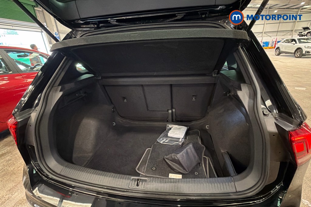 Volkswagen Tiguan R-Line Automatic Diesel SUV - Stock Number (1649359) - 33rd supplementary image