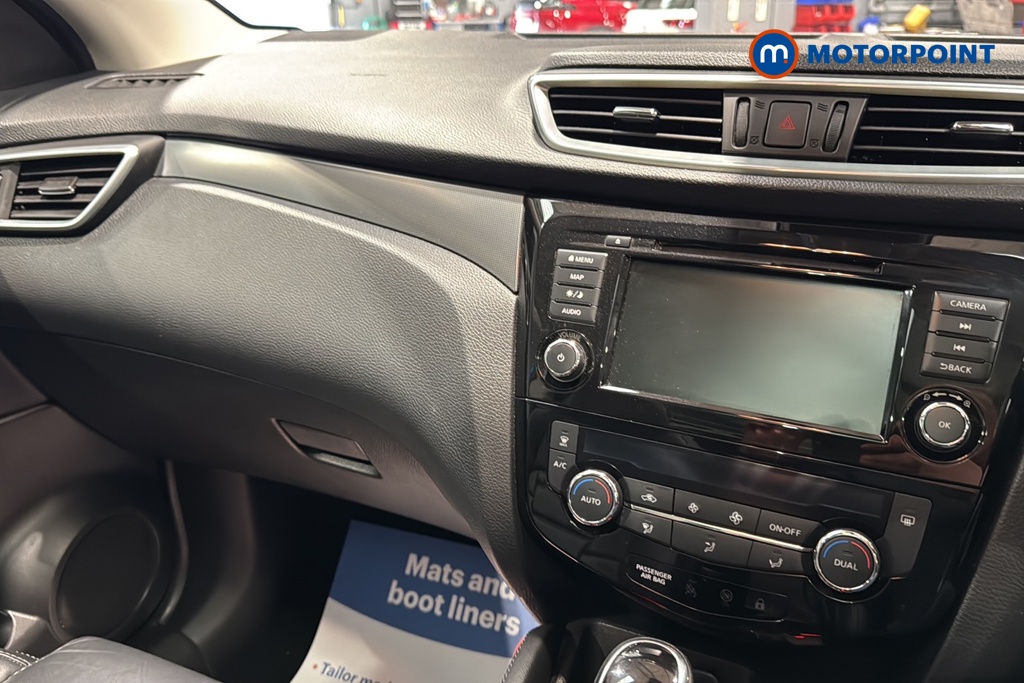Nissan Qashqai N-Motion Automatic Petrol SUV - Stock Number (1649721) - 1st supplementary image