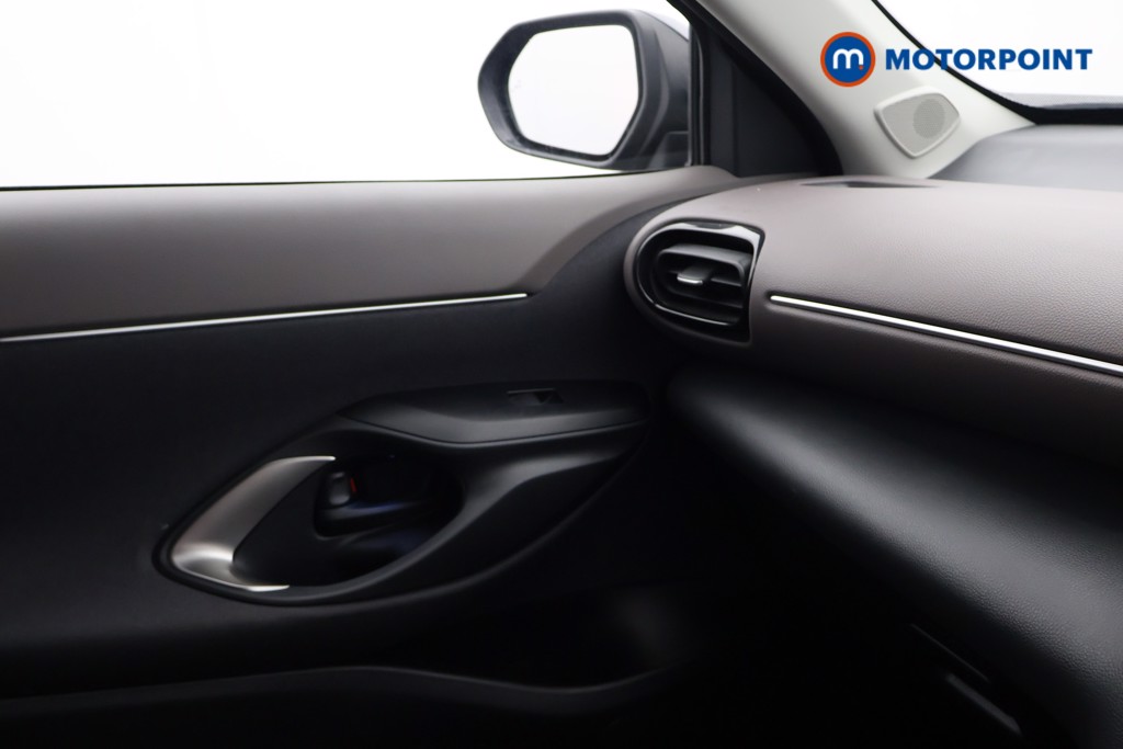 Toyota Yaris Cross Excel Automatic Petrol-Electric Hybrid Estate - Stock Number (1650058) - 13th supplementary image