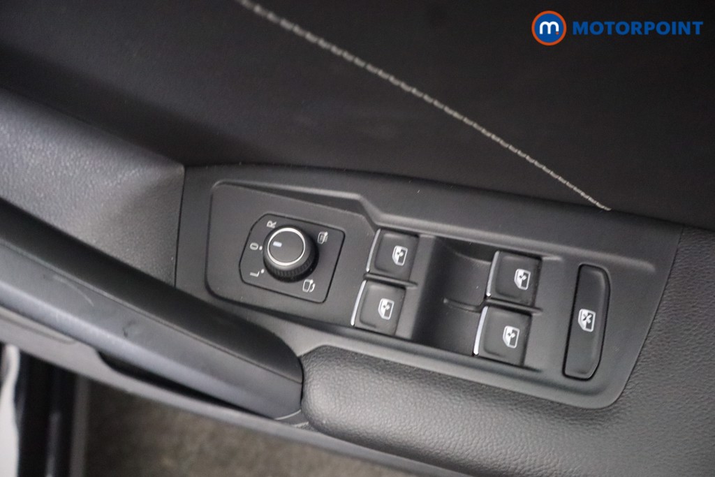 Volkswagen Tiguan R-Line Tech Automatic Petrol SUV - Stock Number (1650380) - 21st supplementary image