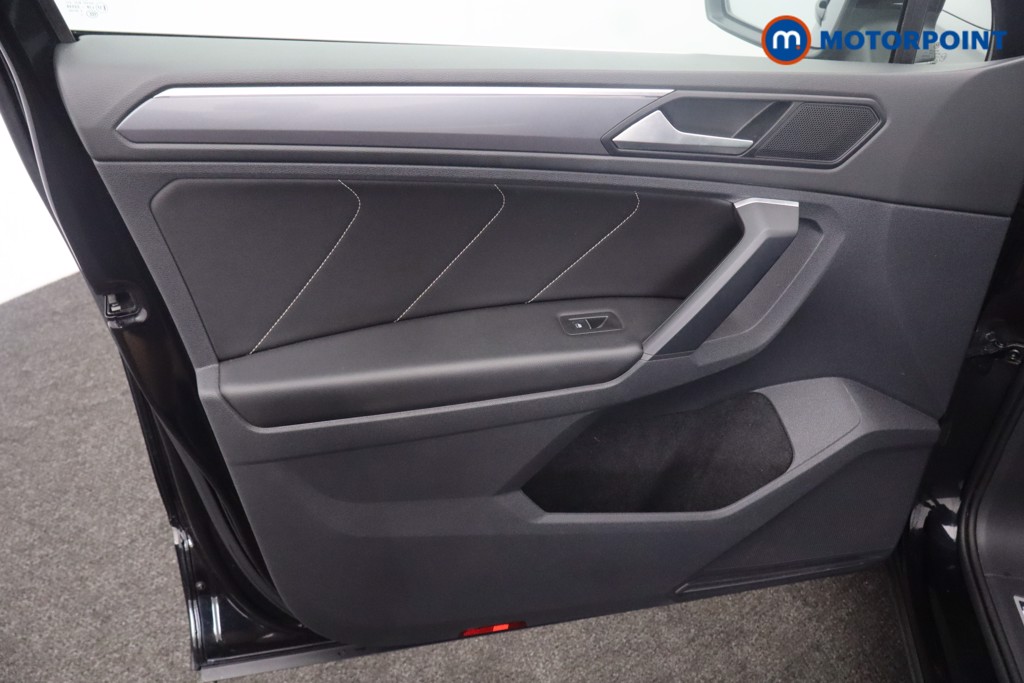 Volkswagen Tiguan R-Line Tech Automatic Petrol SUV - Stock Number (1650380) - 37th supplementary image