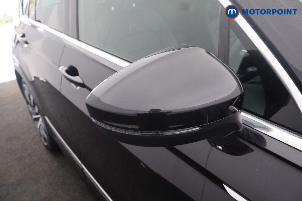 Volkswagen Tiguan R-Line Tech Automatic Petrol SUV - Stock Number (1650380) - 47th supplementary image