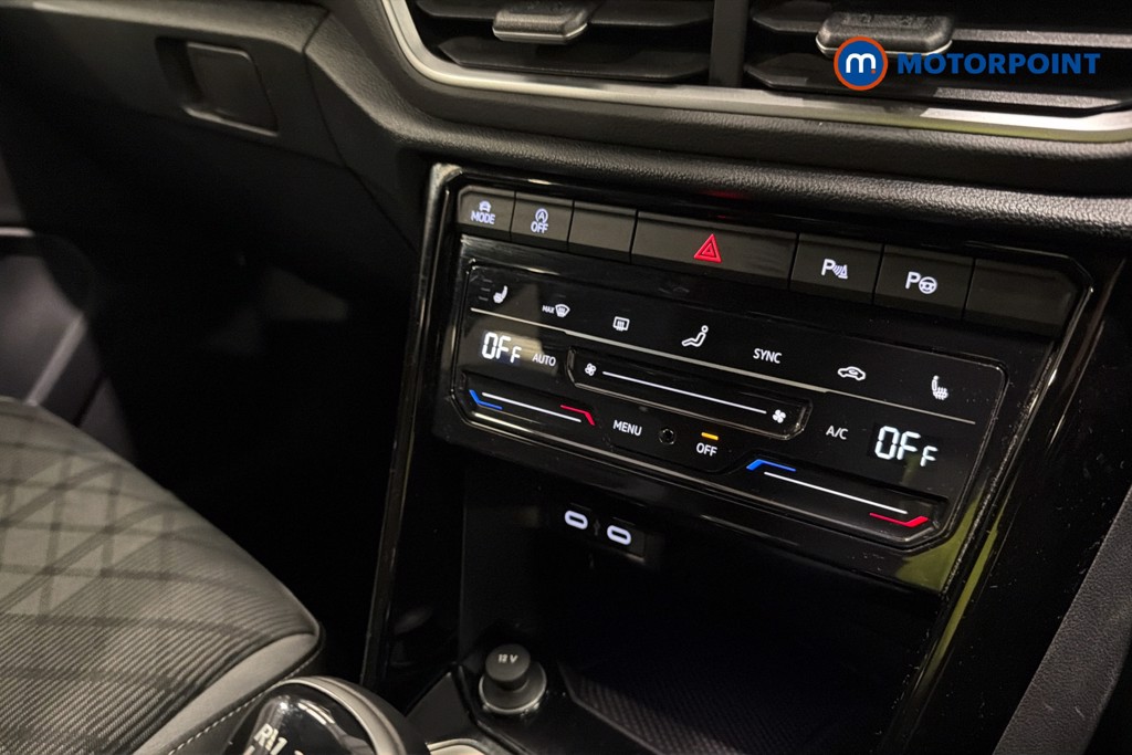 Volkswagen T-Roc R-Line Manual Petrol SUV - Stock Number (1650427) - 12th supplementary image