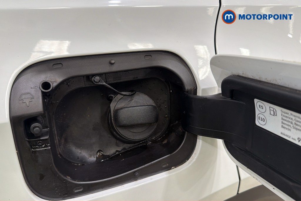 Volkswagen T-Roc R-Line Manual Petrol SUV - Stock Number (1650427) - 41st supplementary image