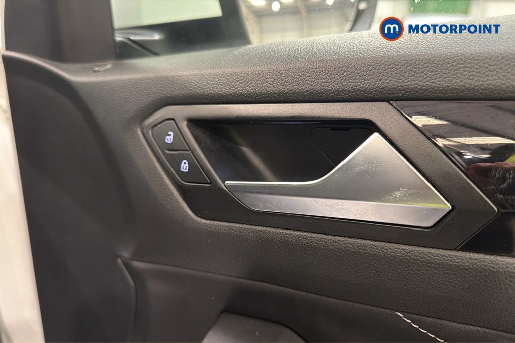 Volkswagen T-Roc R-Line Manual Petrol SUV - Stock Number (1650427) - 42nd supplementary image